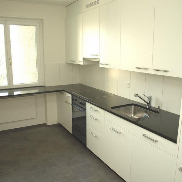 Helle 4.5-Zimmerwohnung im EG mit Balkon an zentraler Lage in Köniz - Photo 1