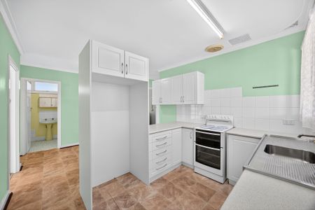 Three Bedroom Home in Rockingham - Photo 5