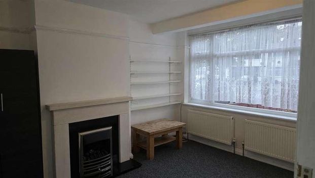 Wentworth Road, Southall, UB2 - Photo 1