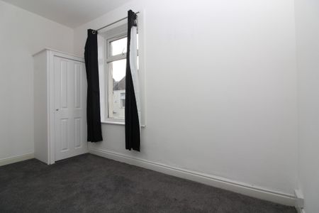 2 Bedroom Mid Terraced House - Photo 3