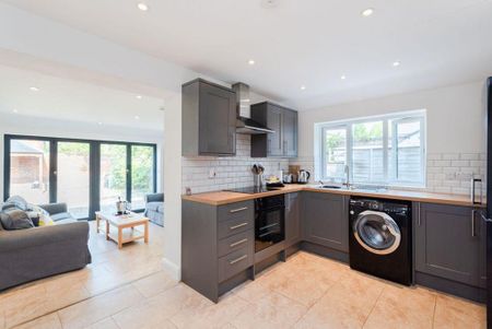 1 bedroom in a house share to rent - Photo 3