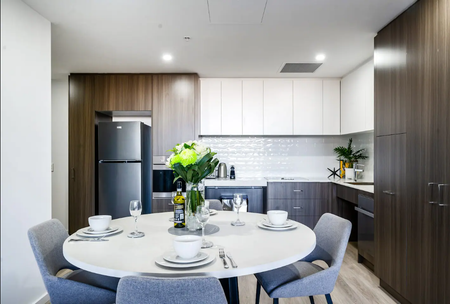 Executive rentals, tailored for professionals seeking space, style & security, Fully furnished! - Photo 3