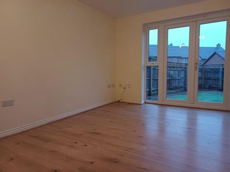 2 bedroom semi-detached house to rent - Photo 2