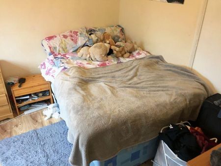 4 bedroom semi-detached house to rent - Photo 3