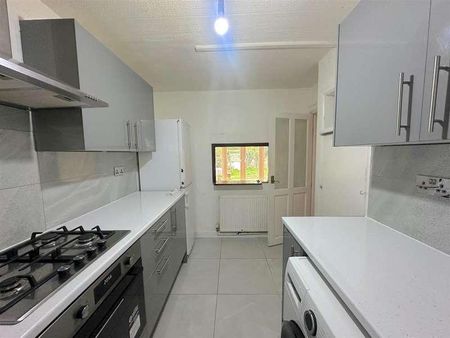 Sonia Gardens, Hounslow, TW5 - Photo 4