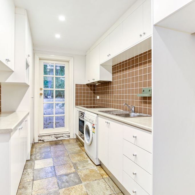 Conveniently Situated, Sun-Kissed and Spacious Two Bedroom Family Home, Only Moments to Cafes and Transport - Photo 1