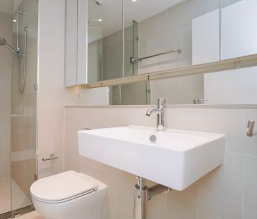 1002N/889 Collins Street, Melbourne - Photo 3