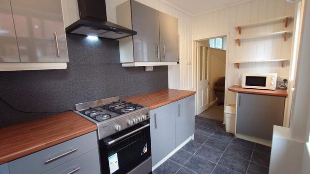3 bedroom terraced house to rent - Photo 1