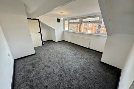 Darfield Crescent - Photo 2