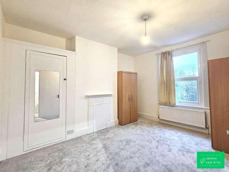 Lewis Gardens, London, N2 - Photo 3