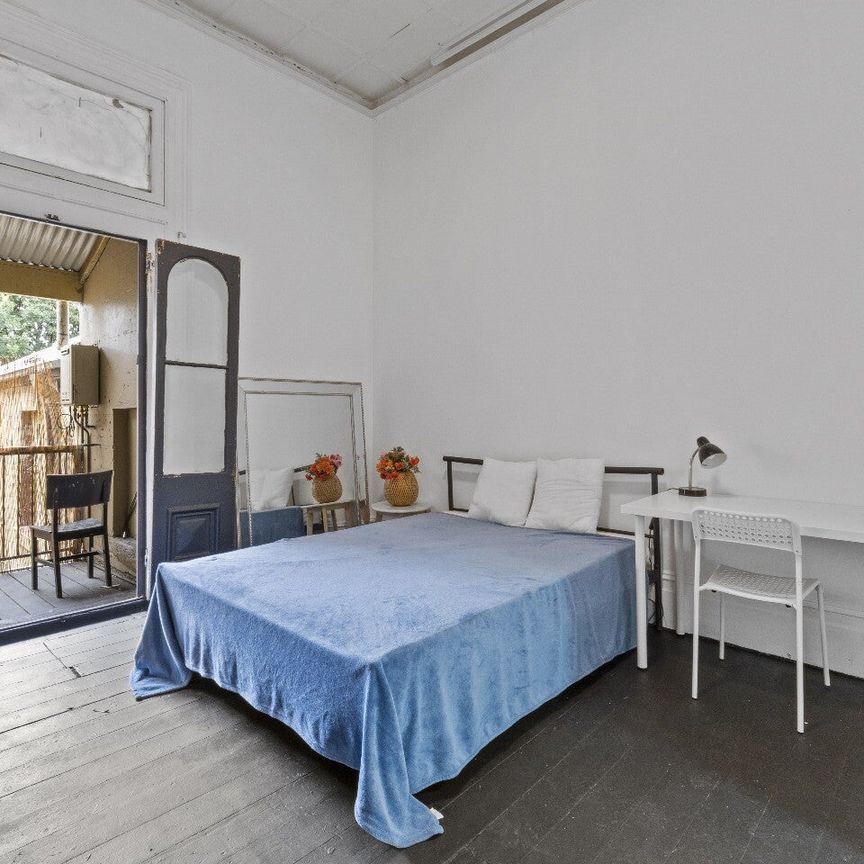 Redfern - Photo 1