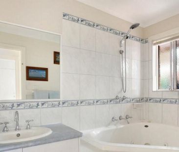 Family Home in a Prime Cranbourne West Location - Photo 5