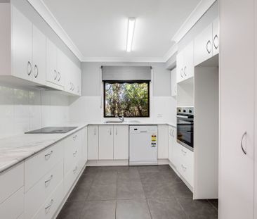 Beautifully Presented Family Home in a Quiet Court - Photo 2