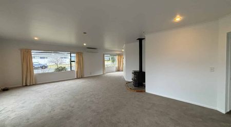 Beautiful Family Home for Rent – Ready for New Occupants! - Photo 4