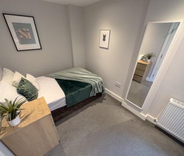 6 bedroom semi-detached house to rent - Photo 6