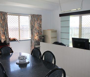 FAMILY HOME LOCATED IN CONVENIENT & QUIET AREA - Photo 3