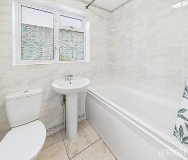 4 bedroom Detached House - Daniells, Welwyn Garden City - Photo 3