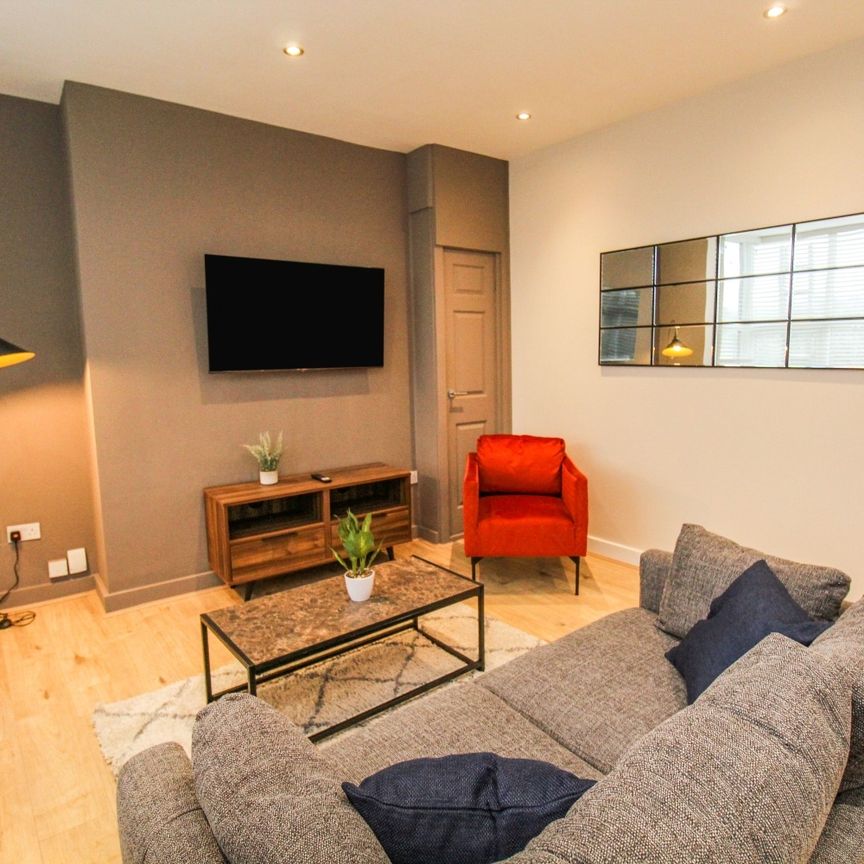 BILLS INCLUDED – Melville Place, Woodhouse, Leeds, LS6 - Photo 1