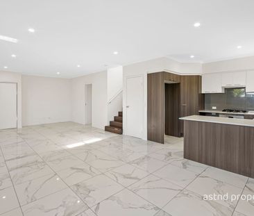 Standalone Modern & Spacious 4-Bed Family home in Prime Location - Photo 2