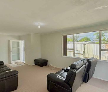 3-Bedroom Home in Manurewa - Photo 2