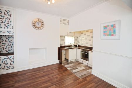 2 bedroom Flat To Let - Photo 4