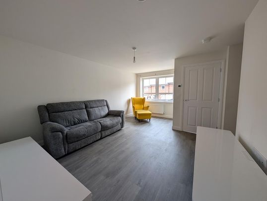 3 bedroom semi-detached house to rent - Photo 1