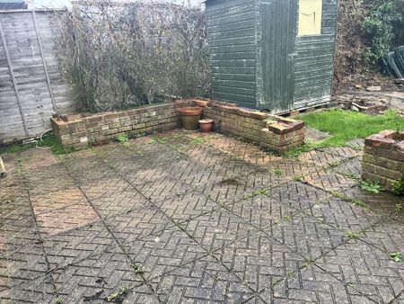 3 bedroom semi-detached house to rent - Photo 5