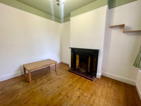 3 bedroom mid terrace to let - Photo 3