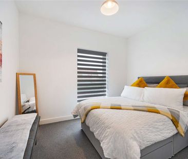 Beautifully presented three bedroom home with stylish open plan liv... - Photo 2