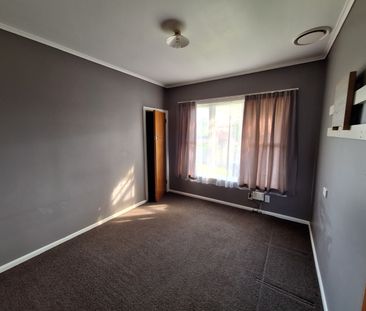 Family home with a big yard! - Photo 4