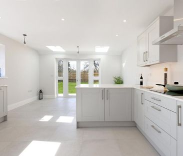 4 bedroom end of terrace house to rent - Photo 4