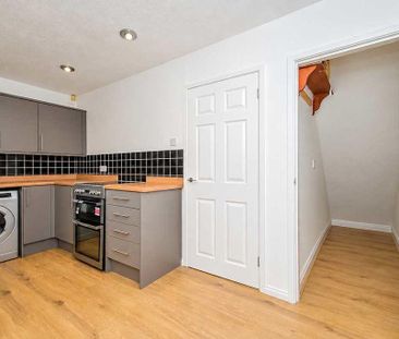 2 bedroom semi-detached house to rent - Photo 5