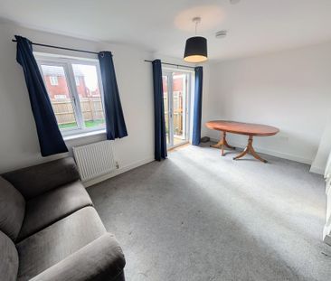 4 bedroom semi-detached house to rent - Photo 2