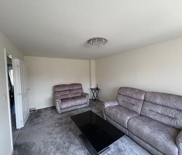 4 bedroom detached house to rent - Photo 2