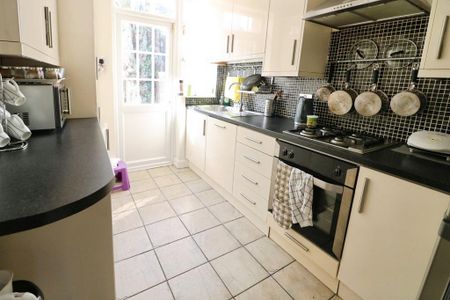 4 bedroom terraced house to rent - Photo 3
