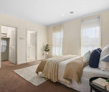 GREAT SIZED HOME | IDEAL LOCATION | STYLE AND COMFORT - Photo 3