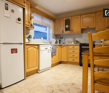 Room for rent in 5-bedroom house in Donaghmede, Dublin - Photo 5