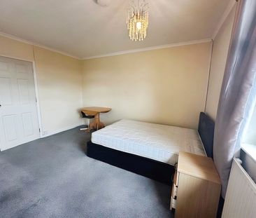 One-Bedroom House share - Photo 2