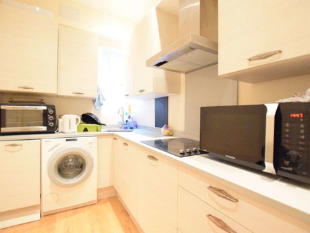 FLAT 6, 56 Queensborough Terrace Room 2 - Photo 4