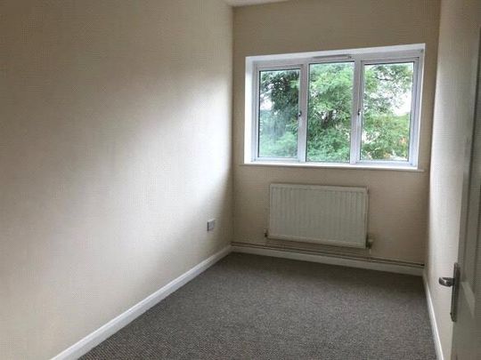 3 bedroom flat to rent - Photo 1