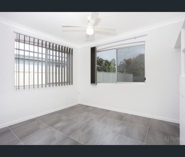 LOVELY FAMILY HOME WITH A BIG BACKYARD! - Photo 3