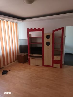 vand/inchiriez apartament 2 camere - Photo 1
