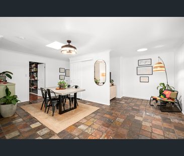 11 Russell Close, Wynnum West, Qld 4178 - Photo 3