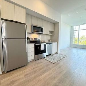 Hurontario & Burnhamthorpe Brand New 2Bdrm Corner Unit 1Locker 1Parki - Photo 2