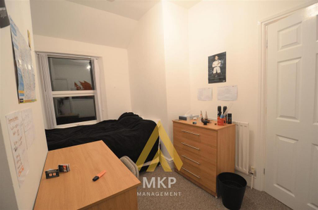 4 bedroom terraced house to rent - Photo 2