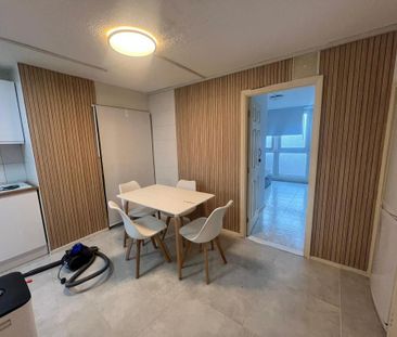4 bedroom flat to rent - Photo 3
