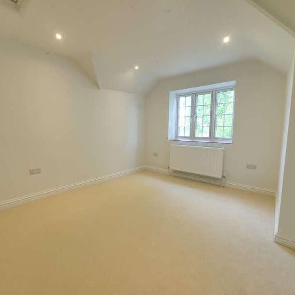 Broadwell, Lechlade, GL7 - Photo 1