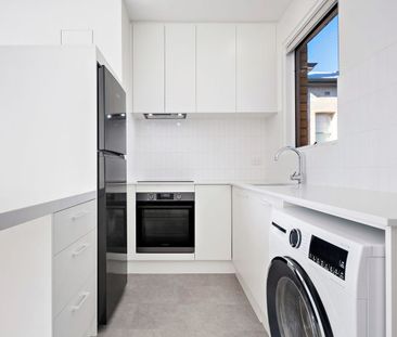 Perfect Location! - Photo 4