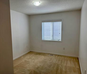 For Lease - 51 Esther Crescent, Thorold, Ontario - Photo 2