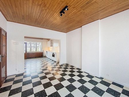 Vernieuwde woning met zonnepanelen, 4 kamers en bureau - Photo 2